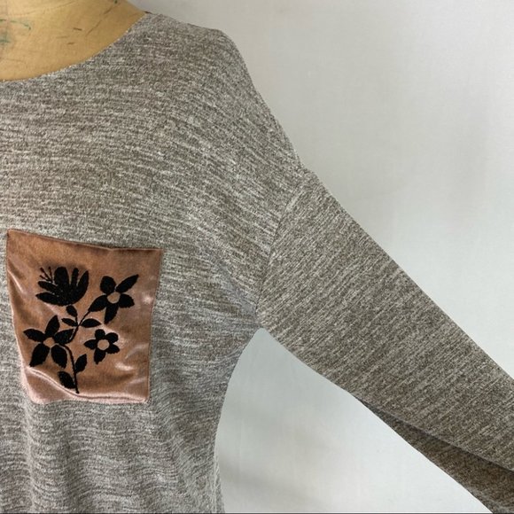 3/$30 Zara Grey Velvet Embroidered Pocket 3/4 Sleeve Top Size XL - Picture 2 of 11